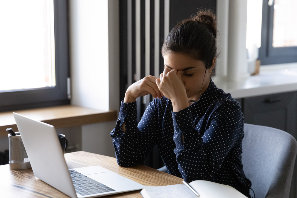 woman experiencing symptoms of digital eye strain
