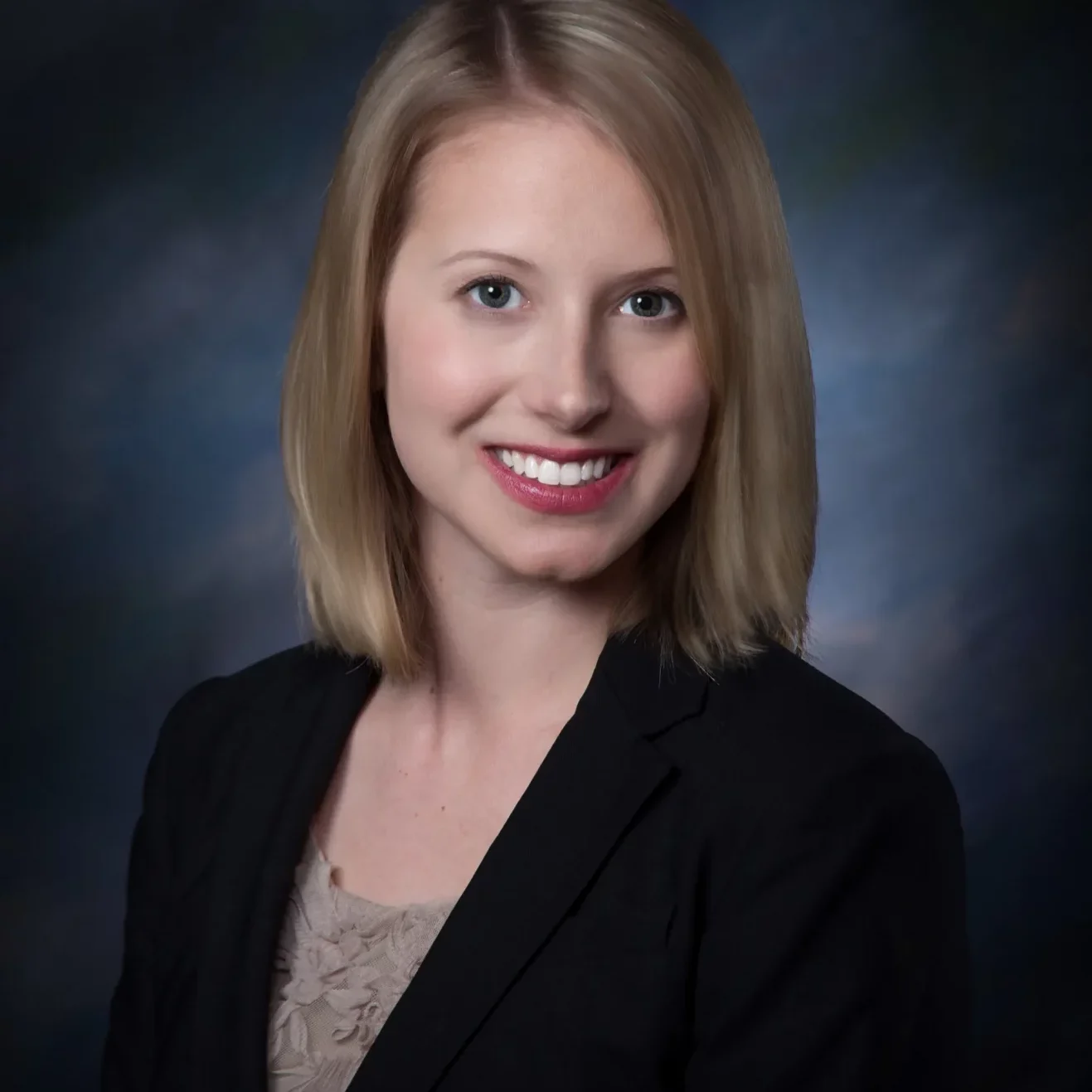 Dr. Nina Glauch headshot